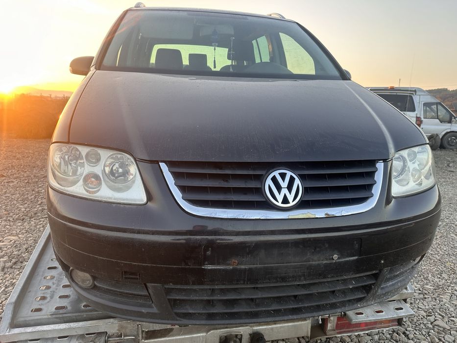 Dezmembrez  Volkswagen Touran