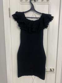 Маленькое черное платье Valentino.