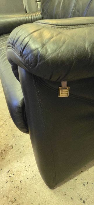 Луксозен Двуместен Диван от Естествена Кожа - Удобство и Класа