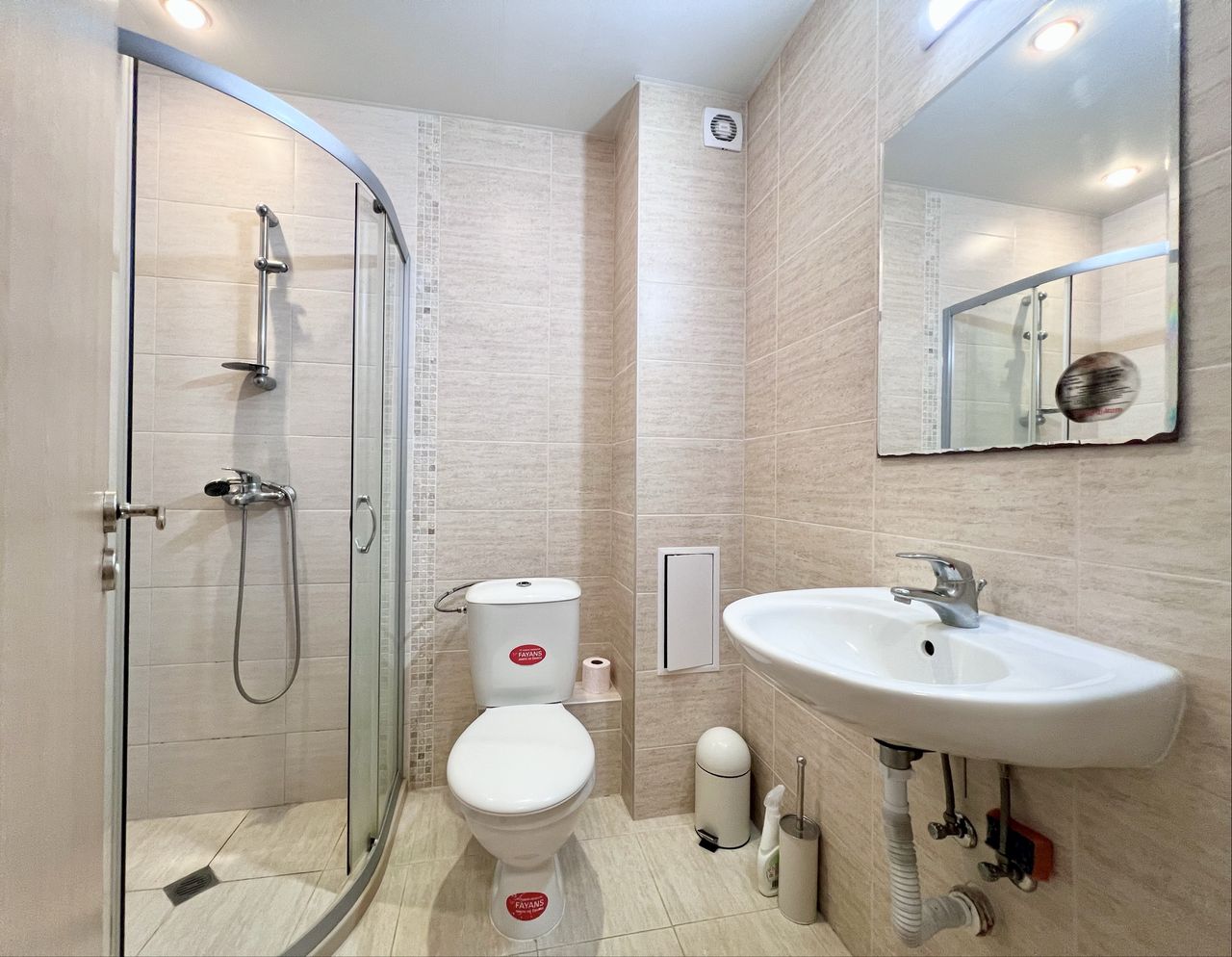 Дава се под наем Двустаен апартамент в Варна, Бриз - 60 кв.м за 550 € - Снимка #5