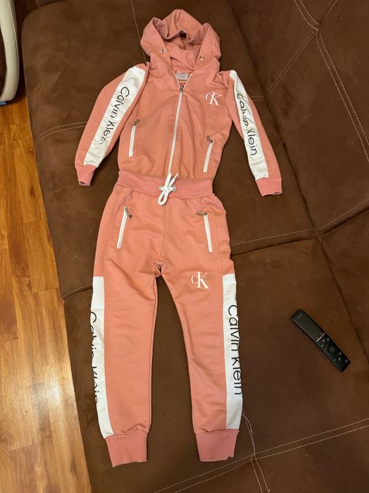Детски анцуг Calvin klein 110 размер