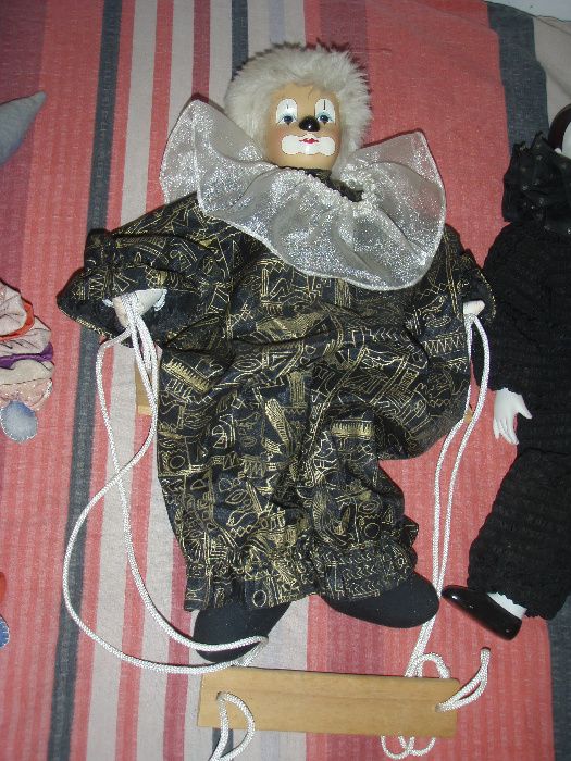 Clovni papusa din portelan si discuri de material, 45 cm