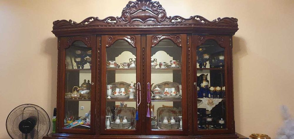 Стенка для гостиной из орехового дерева