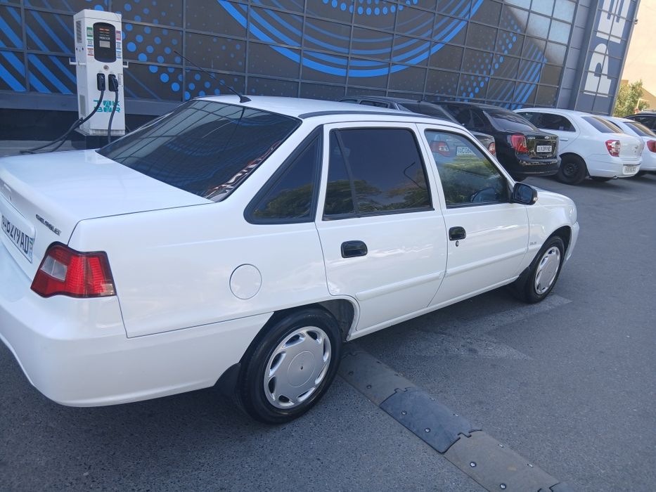 Nexia 2 sotiladi 1.6 dons