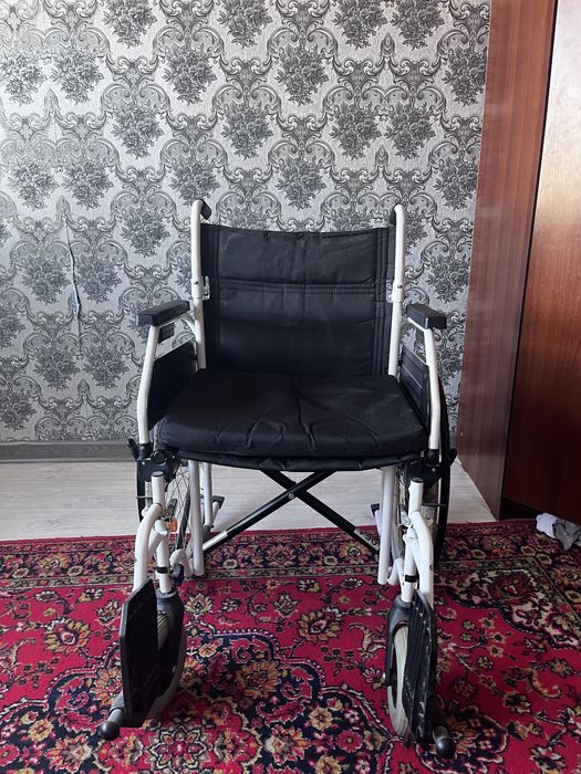 Инвалидная коляска продам
