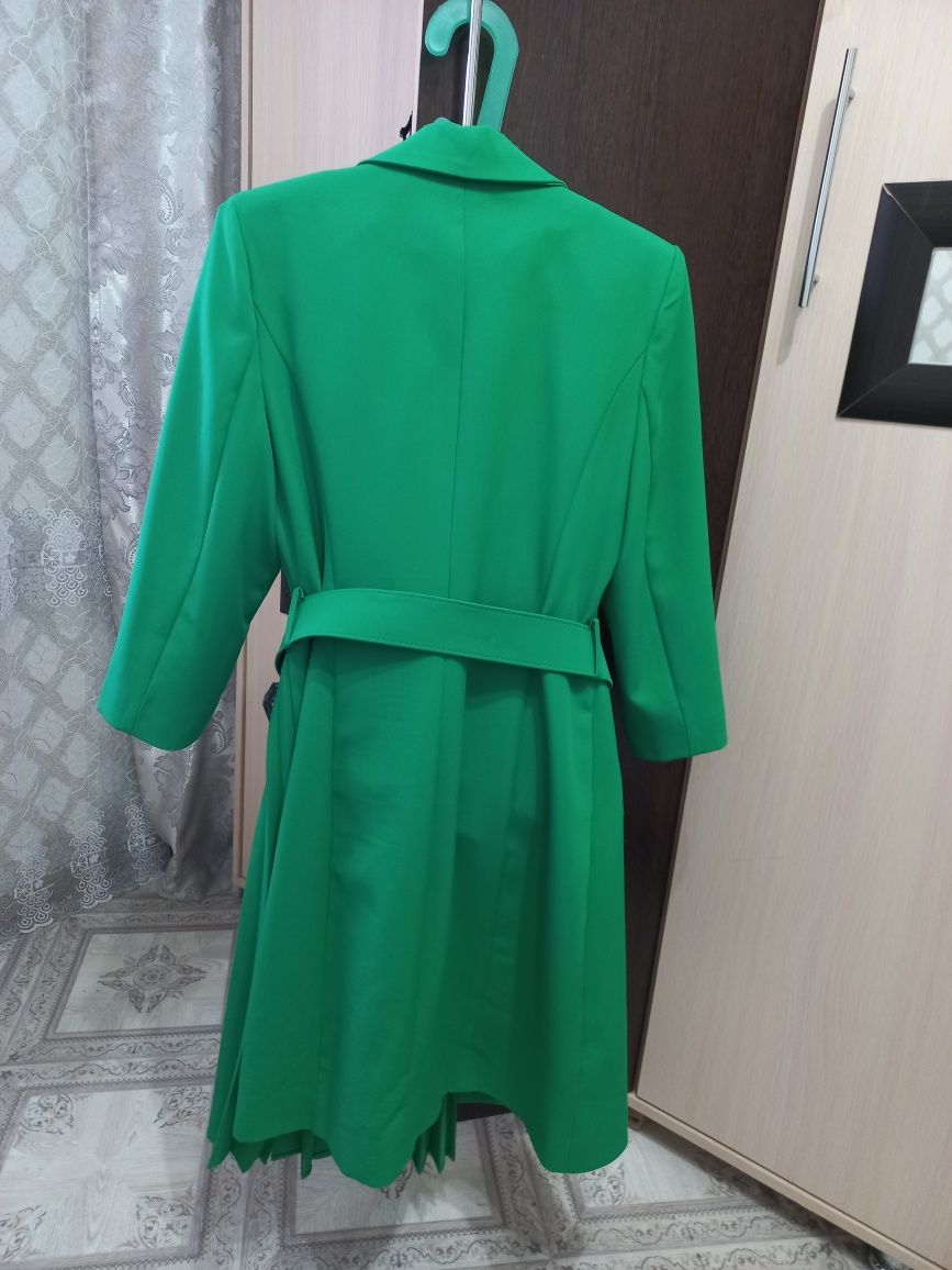 Платье стильное цвет зелёный, р-р 46, пр-во Турция.