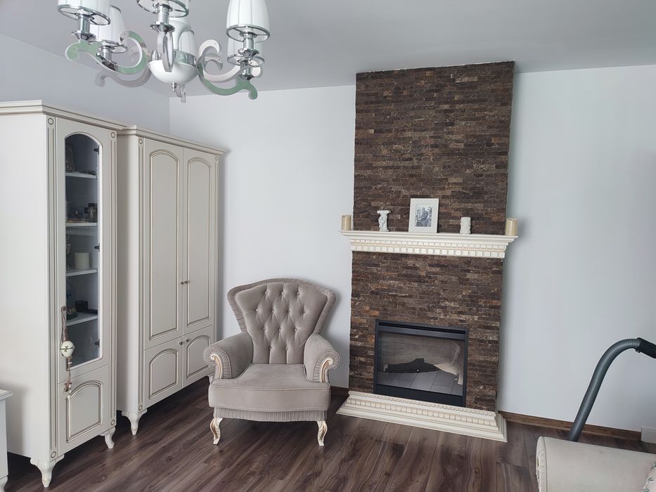 Apartament cu 3 camere decomandat + garaj
