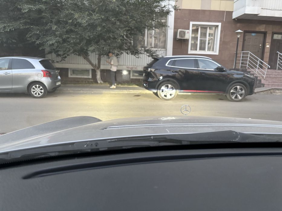 Продам линзованные фары на мерседес w210