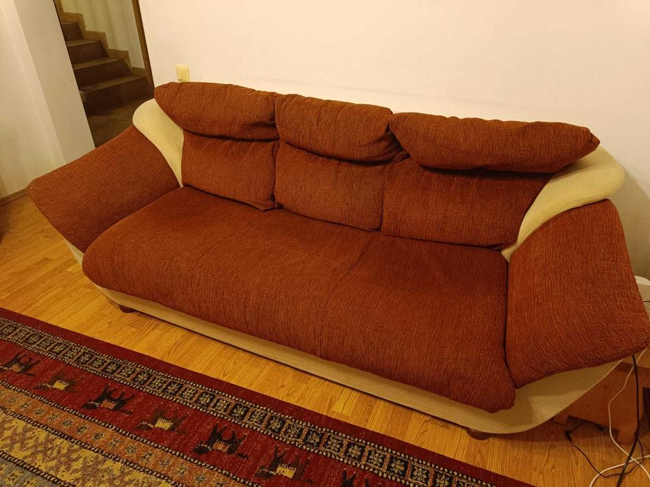 Vand canapea extensibila, foarte comoda si de buna calitate!