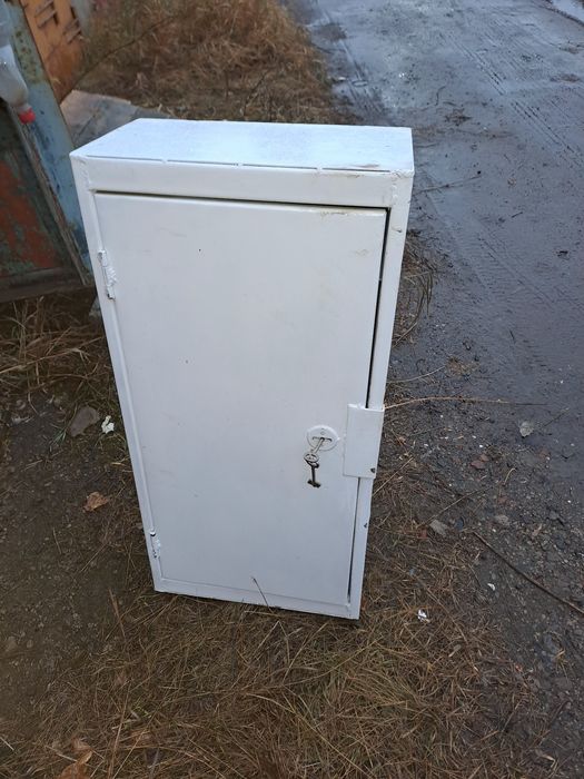 Ящик шкаф сейф железный