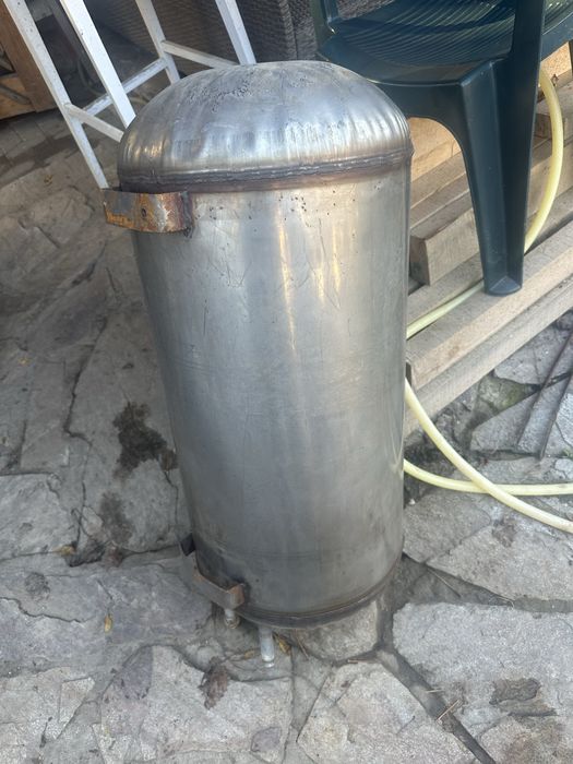 Водосъдържател .