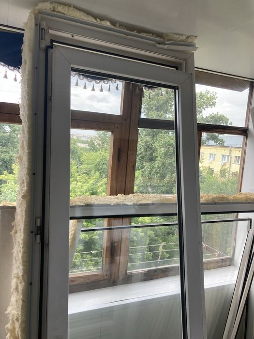 Продам окно с балконной дверью