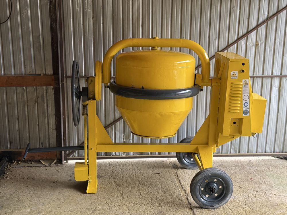 Vand 2 Betoniere 170L /250L Import Italia !