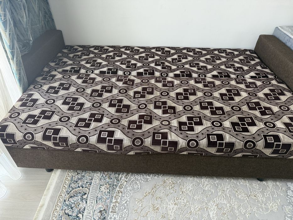 Продаю б/у диван