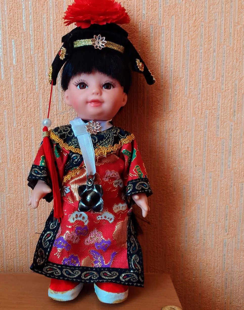 Коллекционная кукла китаянка национальный костюм