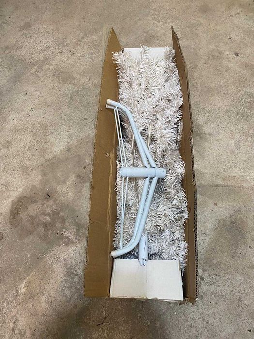 Бяла изкуствена коледна елха – 150 см висока