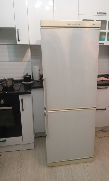 Холодильник LG рабочий