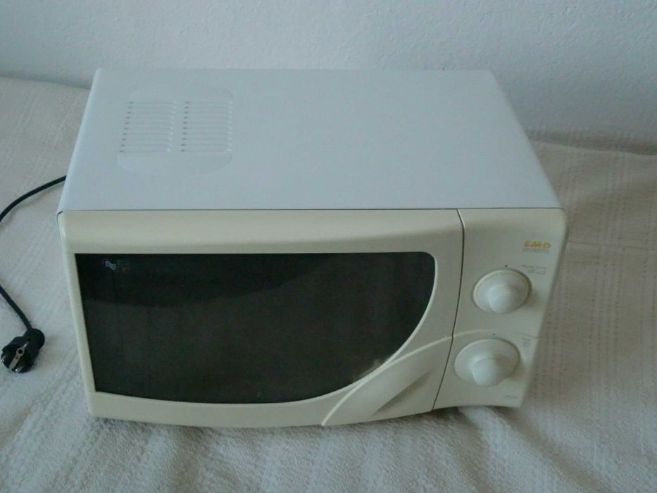 Микровълнова печка Delonghi MW311