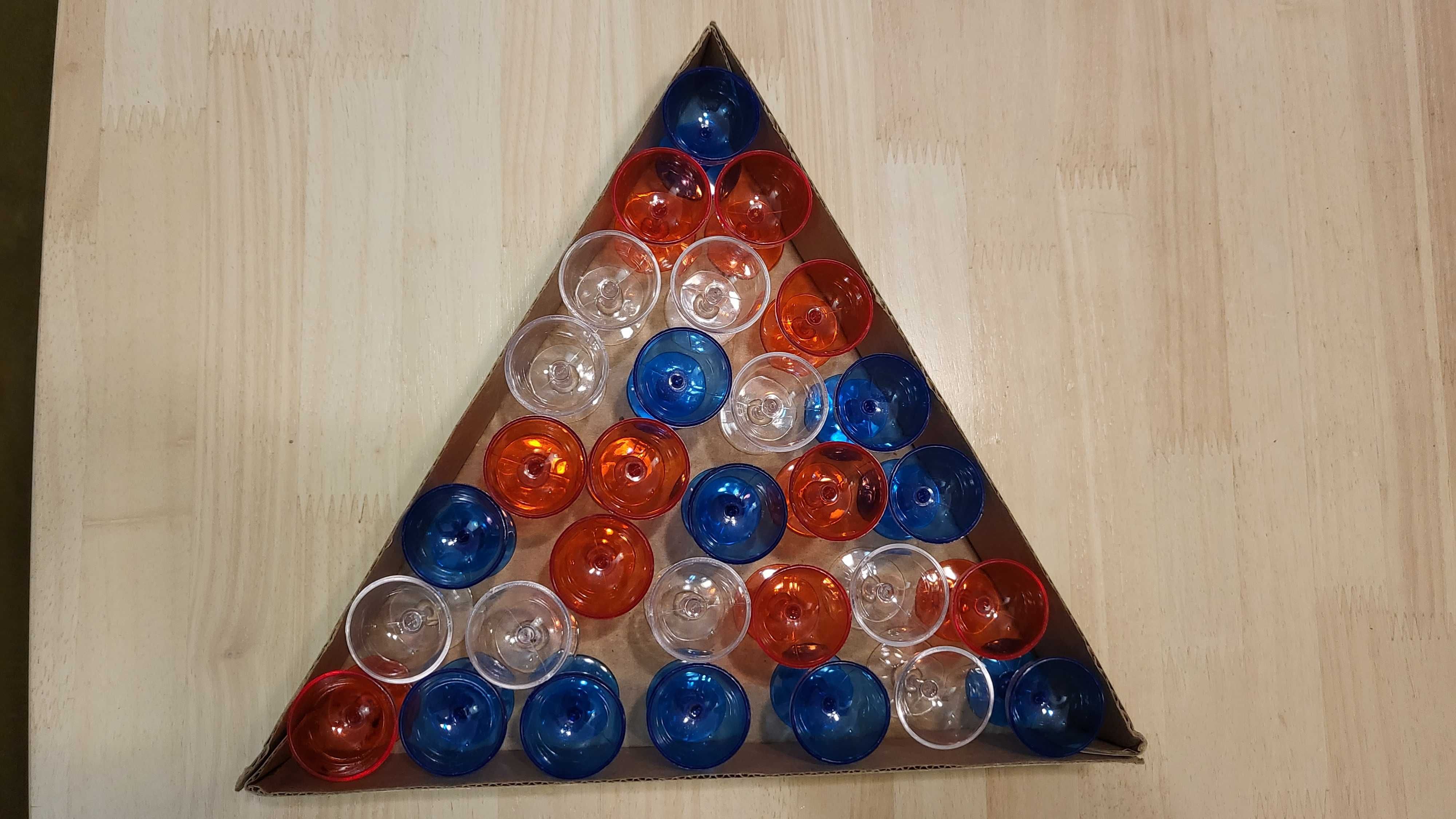 Joc piramida paharelor din plastic