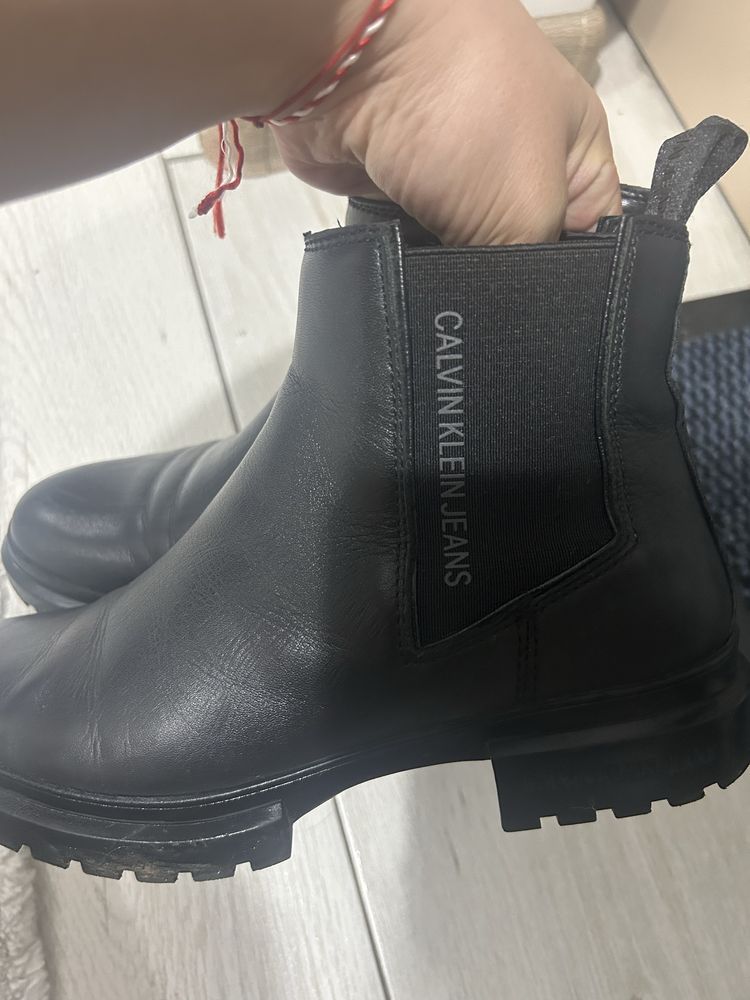 Ghetute Calvin klein din piele naturala