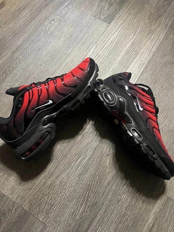 Nike Air Tn 42//43//44 noi/new