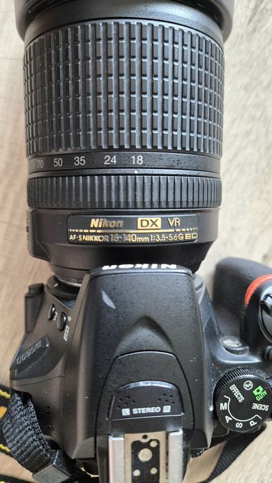 Nikon D5600 с два обектива