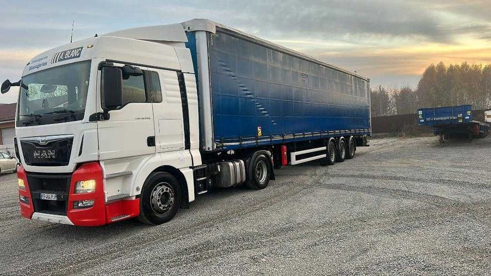 Semiremorca cu prelata Fruehauf