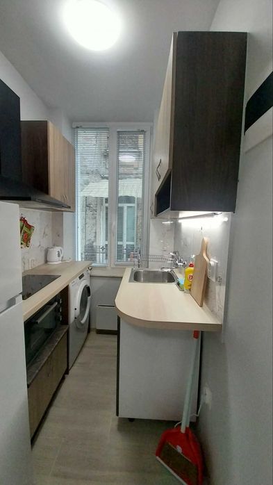 Продава се Тристаен апартамент в София, Център - 75 кв.м за 9 €/кв.м - Снимка #2