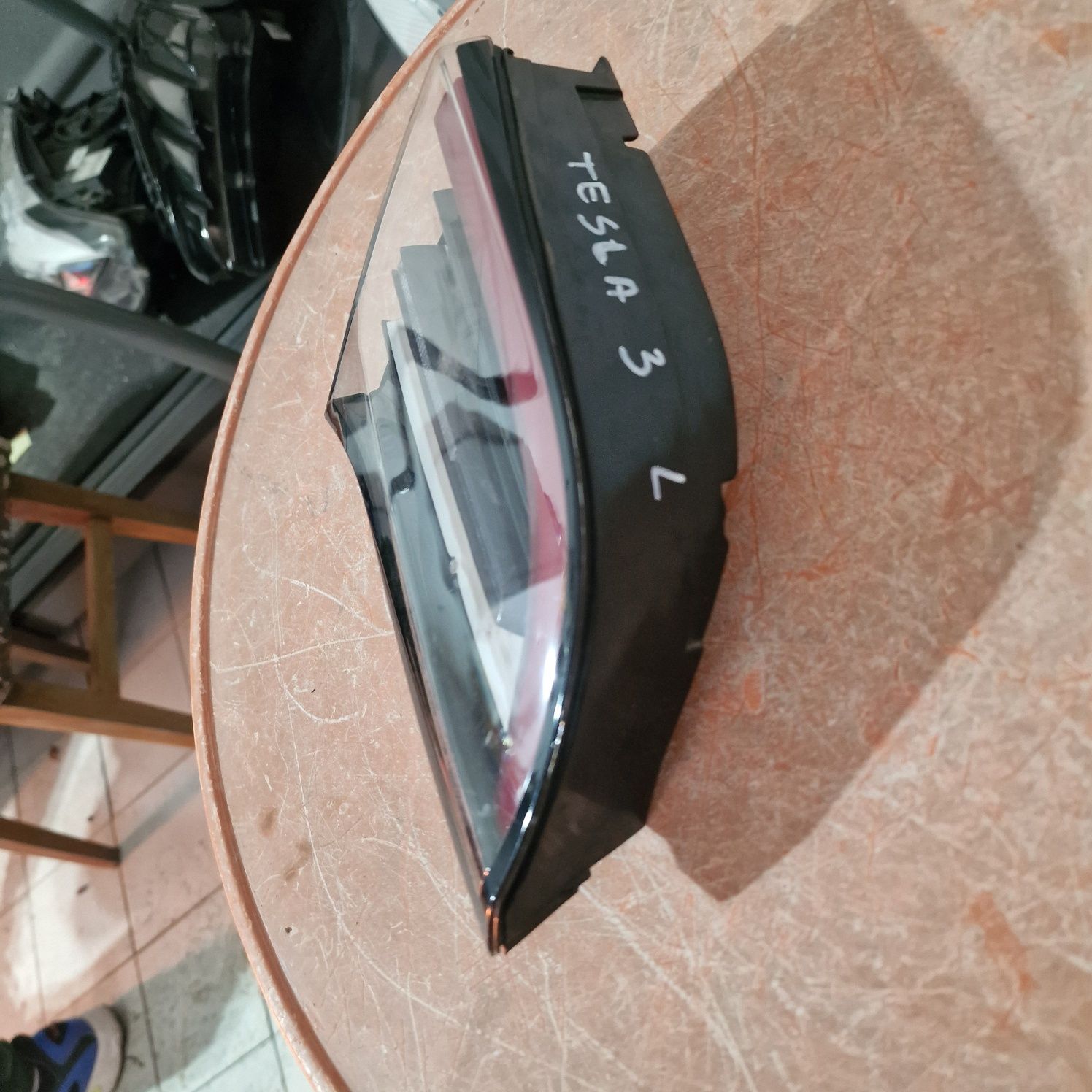 Tesla 3 L ляв стоп багажник