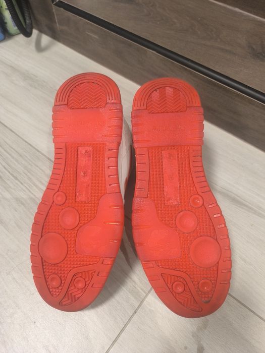Off White Model Out Of Office Red White
