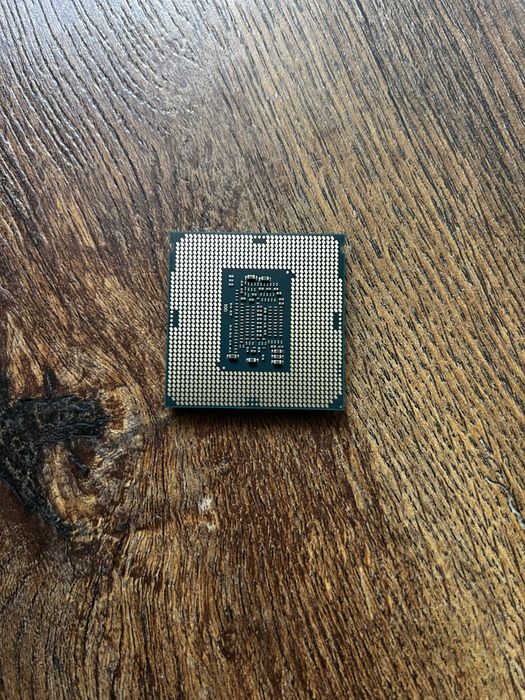 Процесор Intel i3 8100