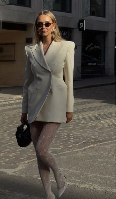 Сако-рокля Zara, от плътна материя . Размер М, би станало и за Л