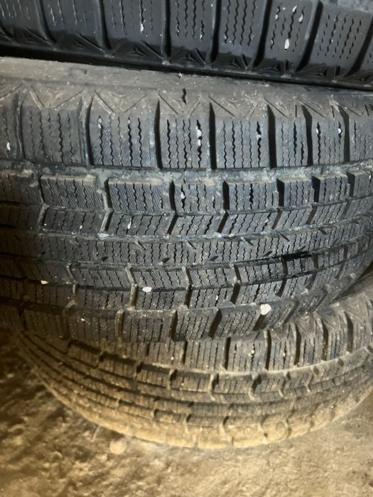 Зимние шины 215/60/16