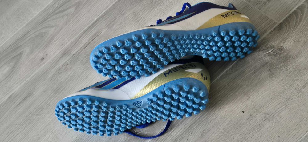 Футболни обувки стоножки Adidas Messi