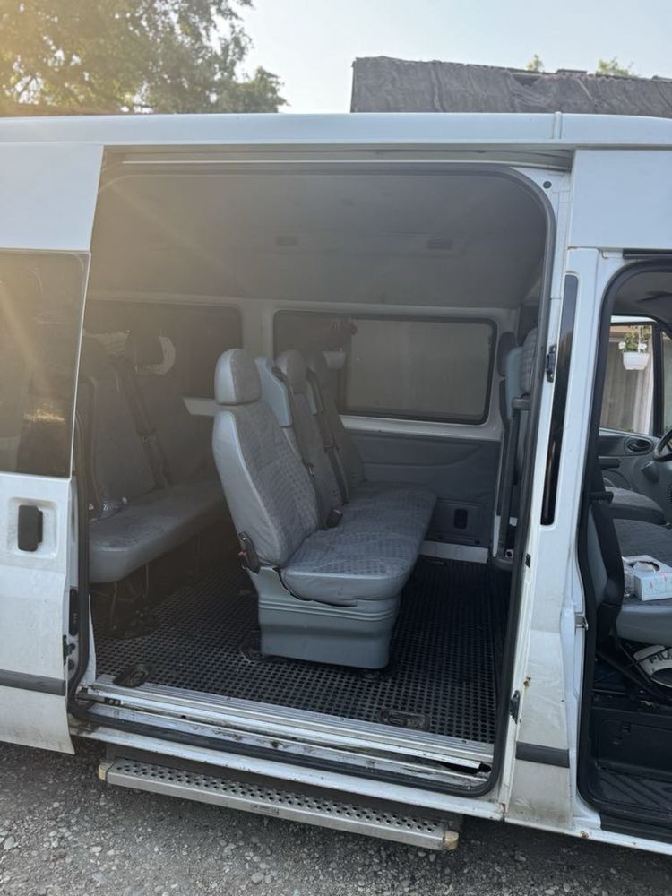 Ford Transit 2.2 116 cai 2011 9 locuri