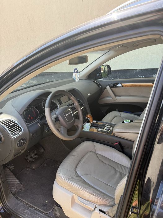Vand audi Q7 ,mai multe detalii la numarul de telefon