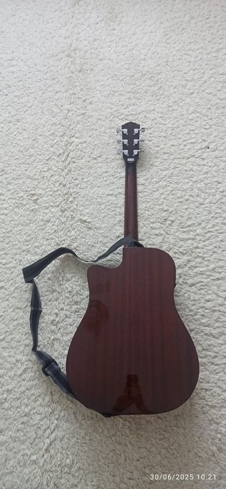 Vând chitara acoustica