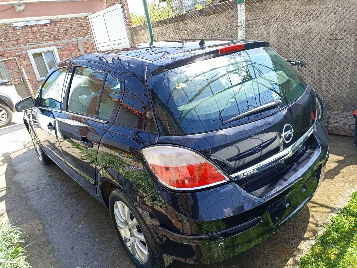 OPEL ASTRA H 1.6 105 кс. 2005г.