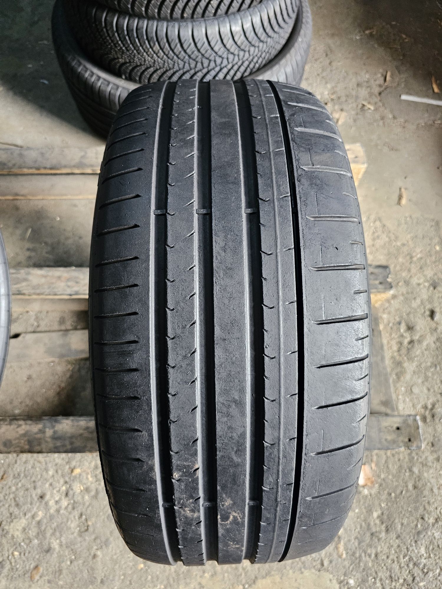 1 anvelopa vara 245 35 20 Pirelli Pzero