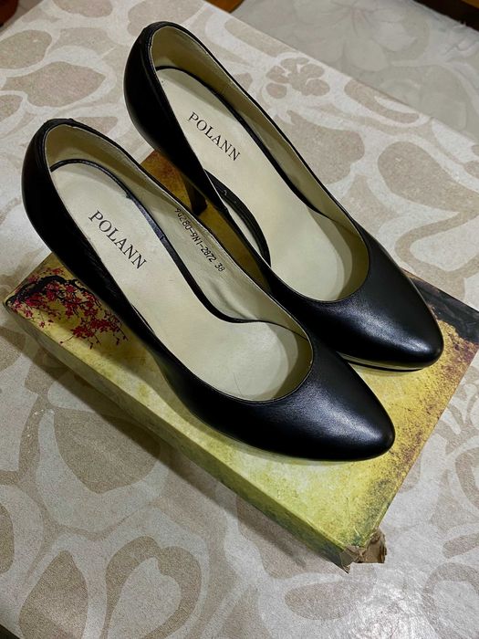 Женские туфли на каблуках