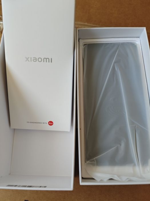 Чисто нов  Xiaomi 15  16RAM/512GB 5G Black глобална верс