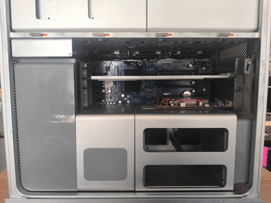 Apple Mac Pro A1186 - за части.