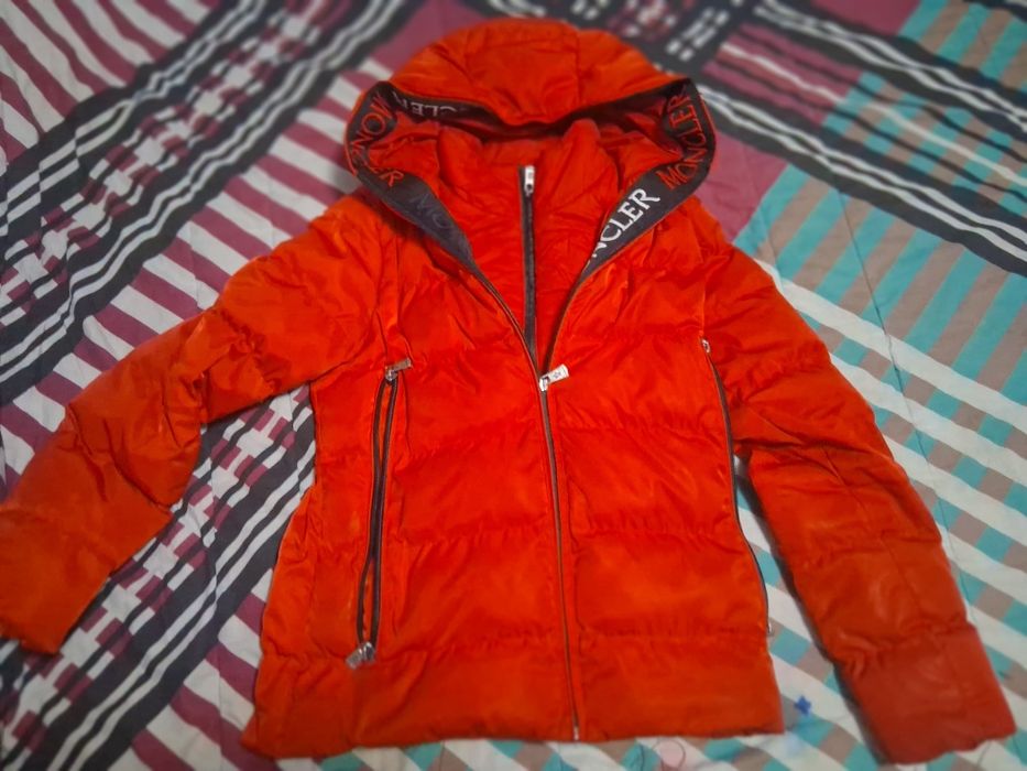 Geacă Moncler roșie