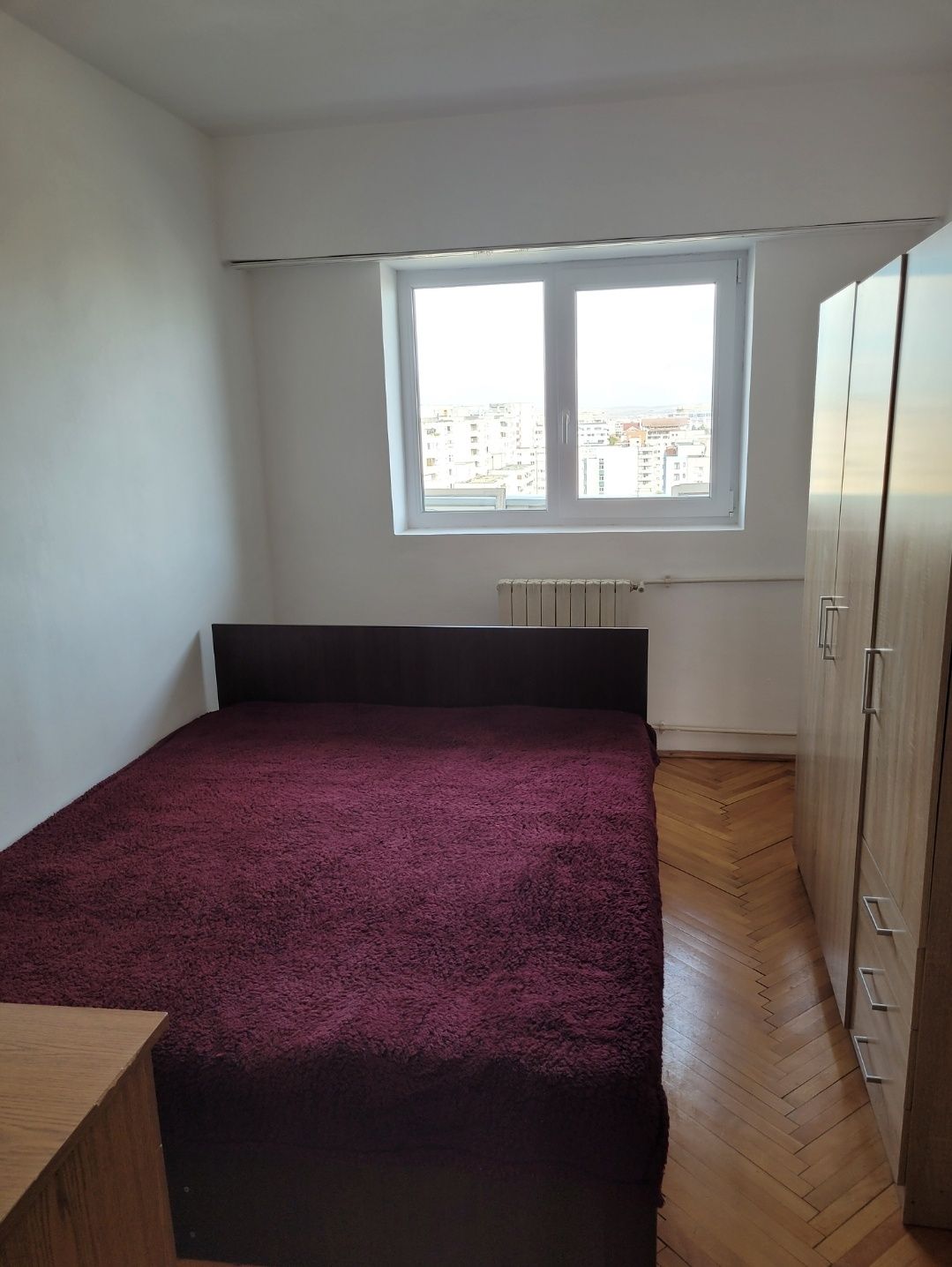 Închiriez apartament 3 camere