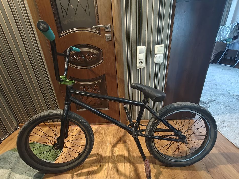Продам трюковой велосипед BMX (king)