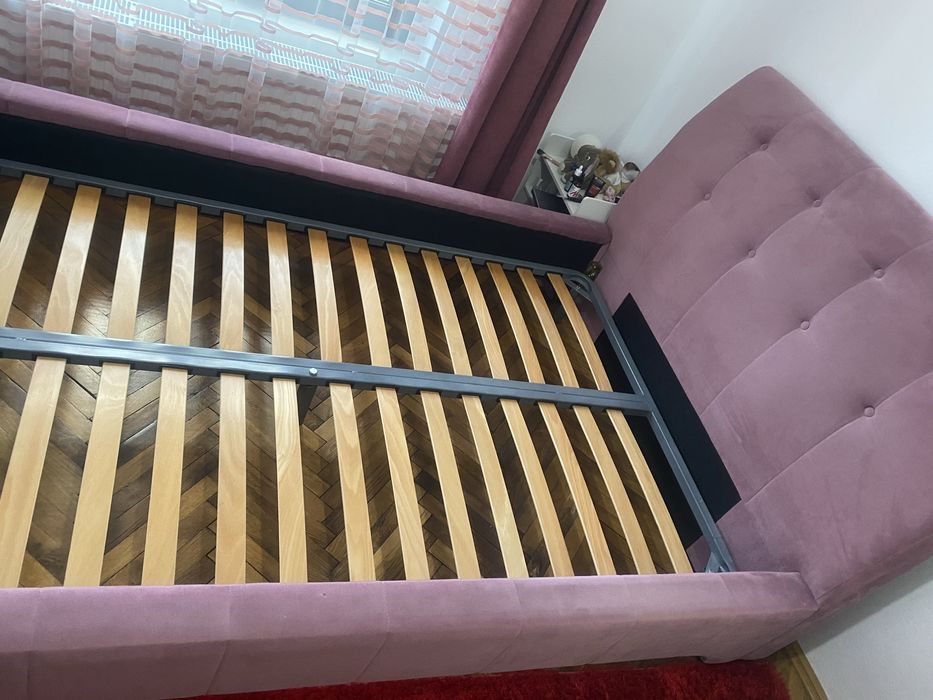 Vând pat de dormitor