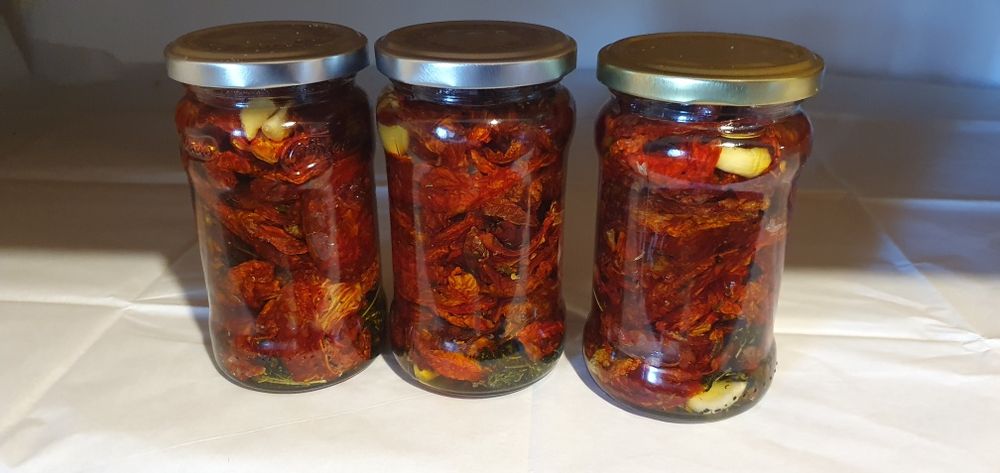 Roșii uscate în ulei de floarea soarelui  
Pentru