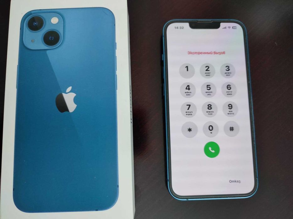 Мобилен телефон iPhone 13  256 GB  отлично състояние син цвят