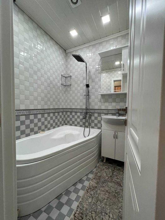 Срочно Продается 2 комнатная 62кв.м квартира в центре города