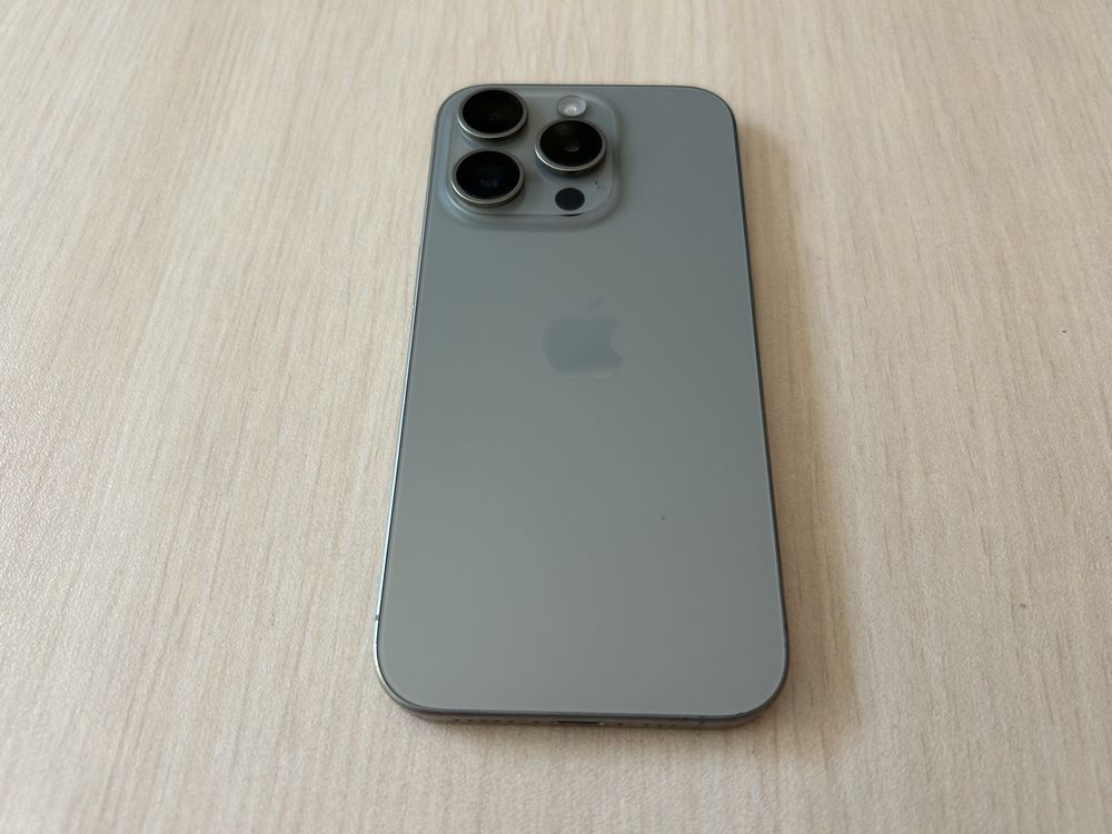 Продавам Apple iPhone 15 Pro 256GB